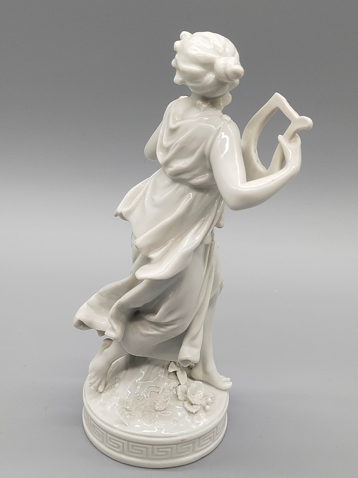 N Crown Porzellan Figur Muse mit Lyra Weißglanz & Antik-Stil