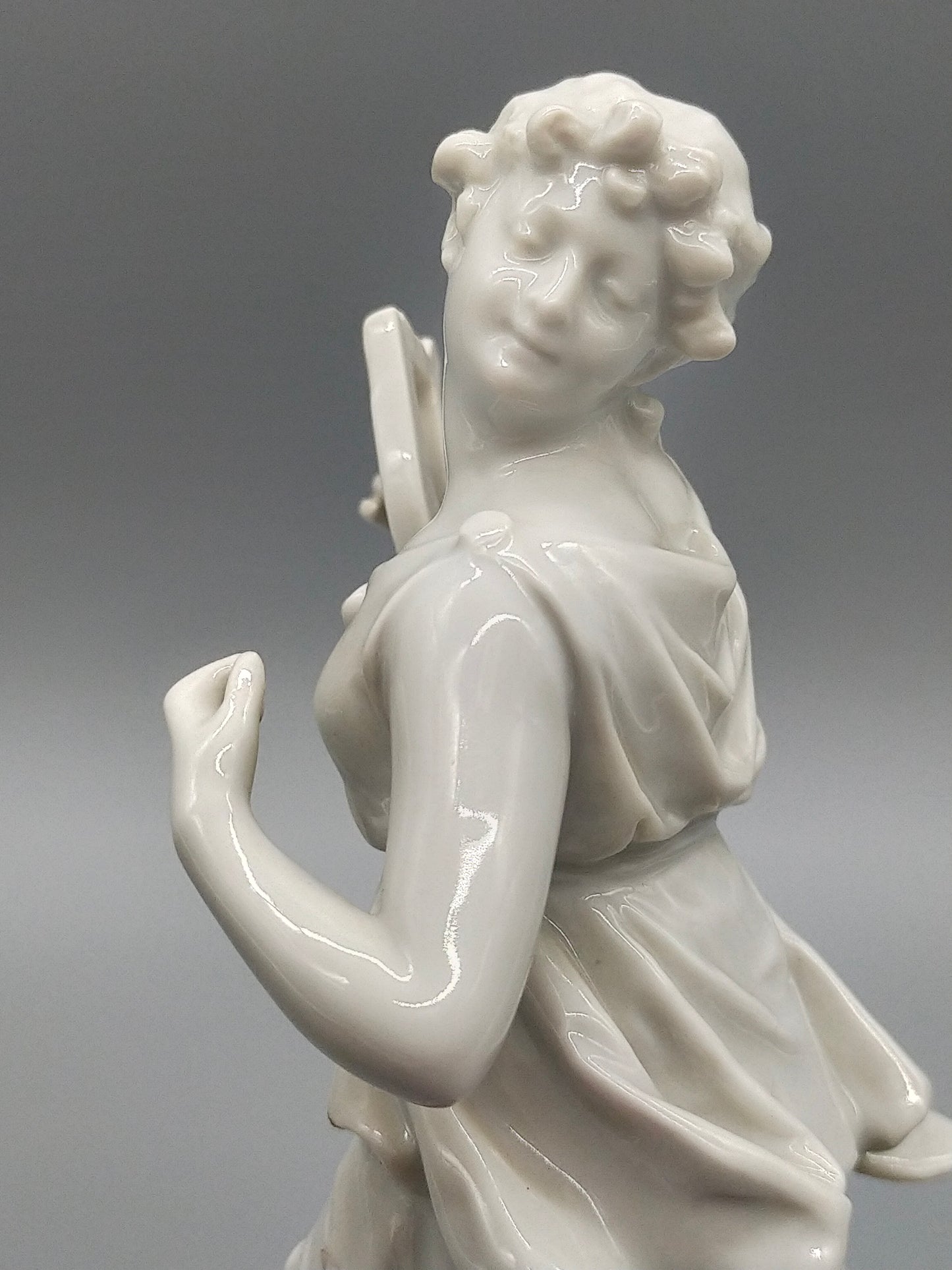 N Crown Porzellan Figur Muse mit Lyra Weißglanz & Antik-Stil