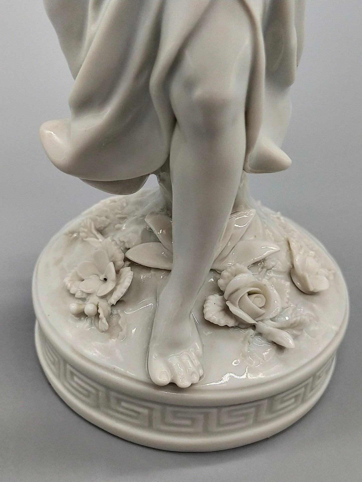 N Crown Porzellan Figur Muse mit Lyra Weißglanz & Antik-Stil