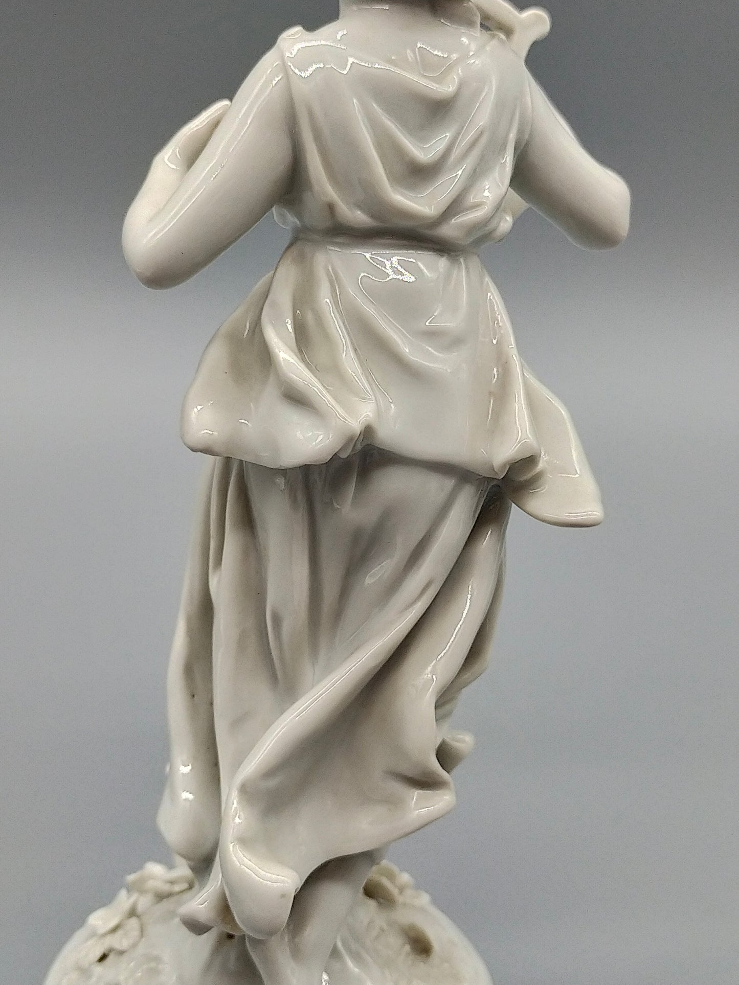 N Crown Porzellan Figur Muse mit Lyra Weißglanz & Antik-Stil