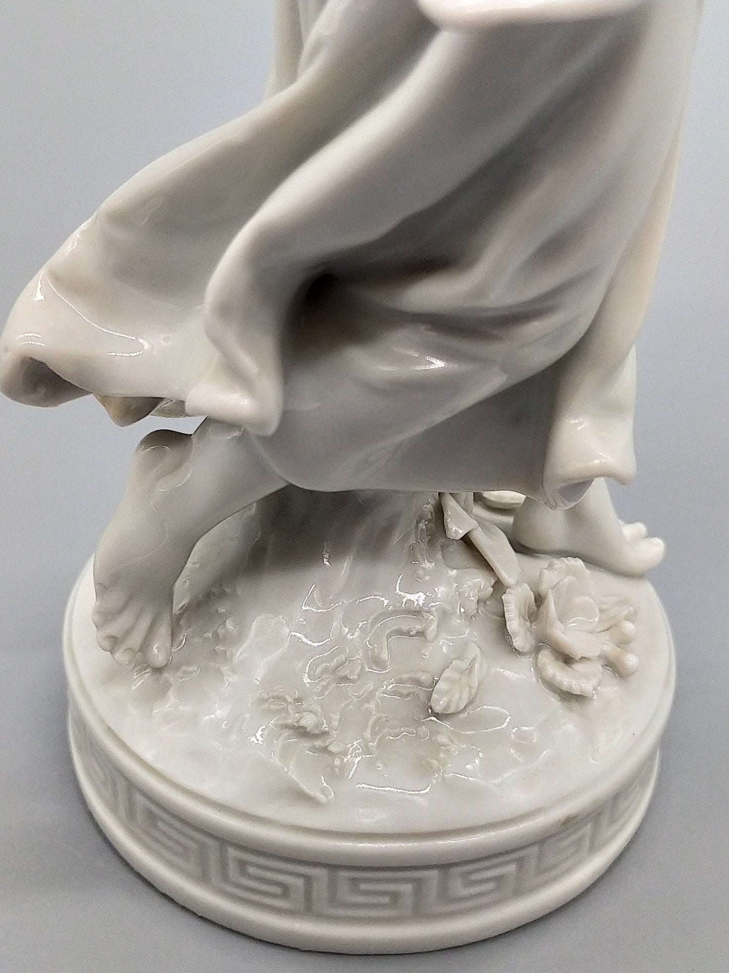 N Crown Porzellan Figur Muse mit Lyra Weißglanz & Antik-Stil