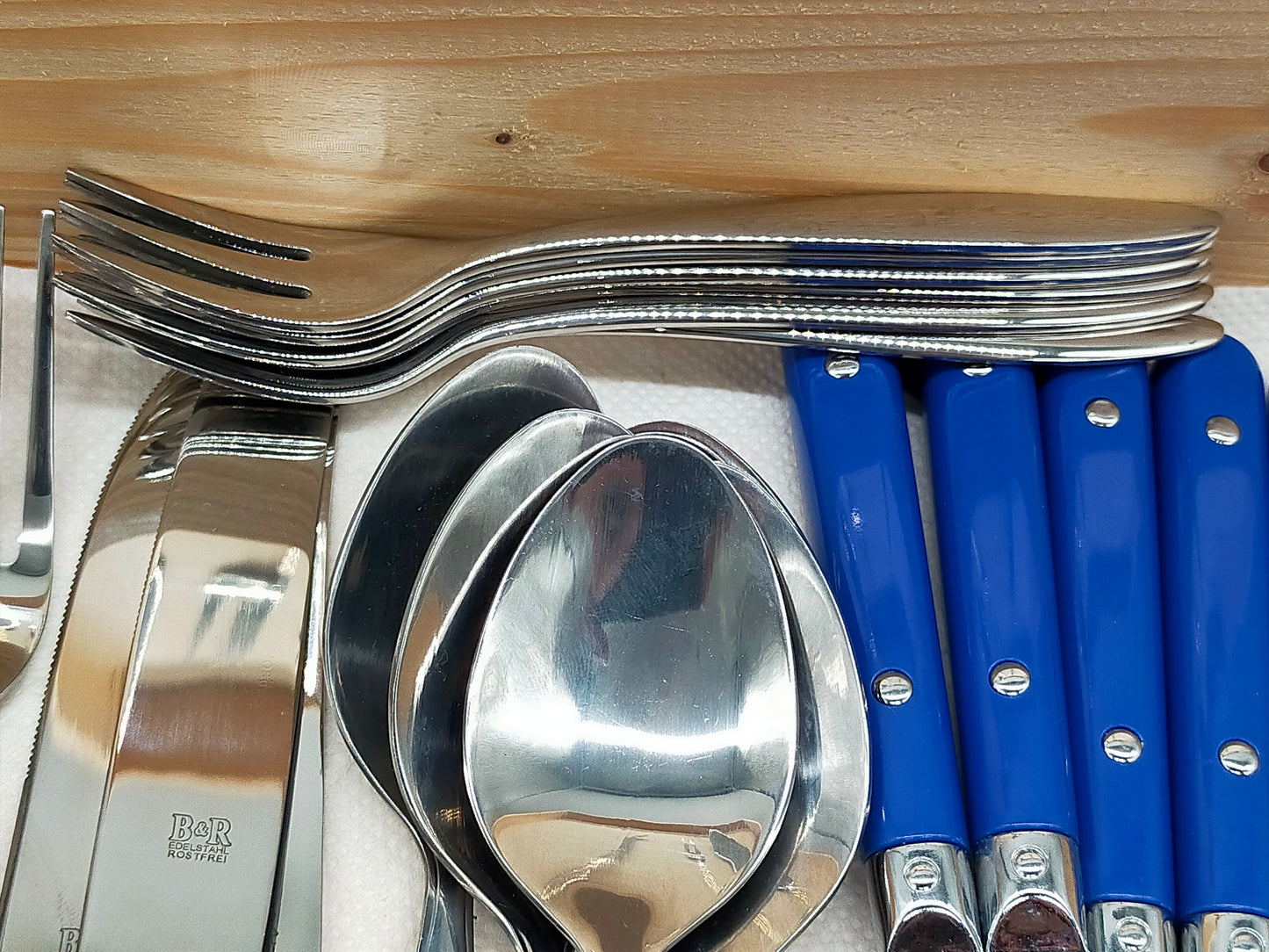 B&R Edelstahl Besteck Set mit Box – 41-teilig Blau & Schwarz