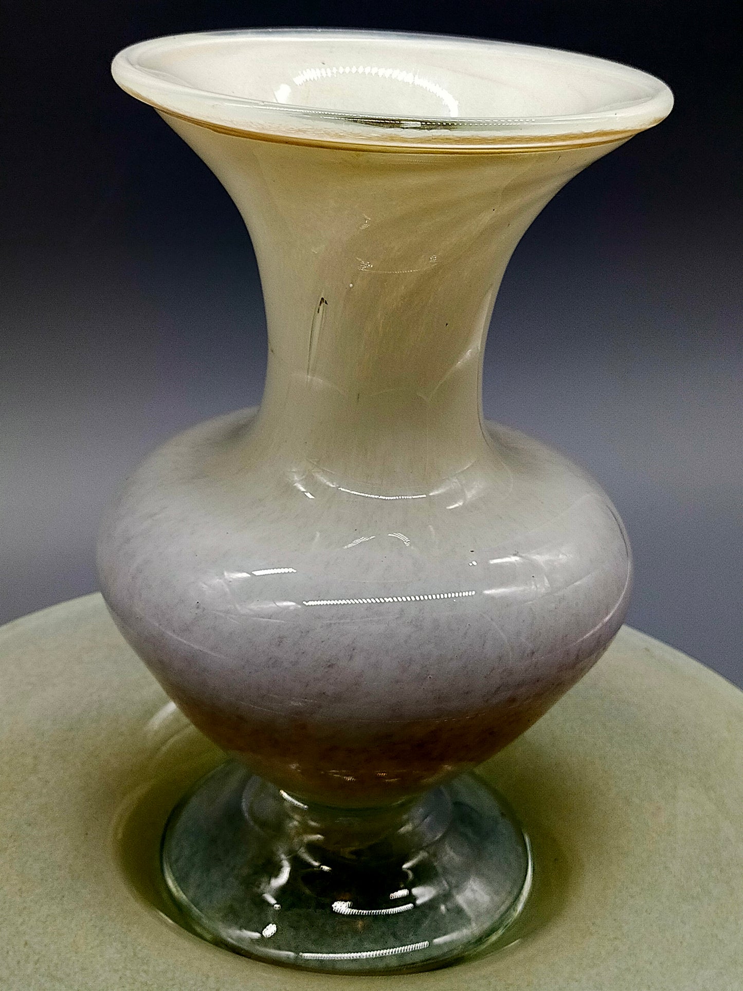 Vintage Opalglas Vase mit Teller – Elegantes Set in Pastelltönen