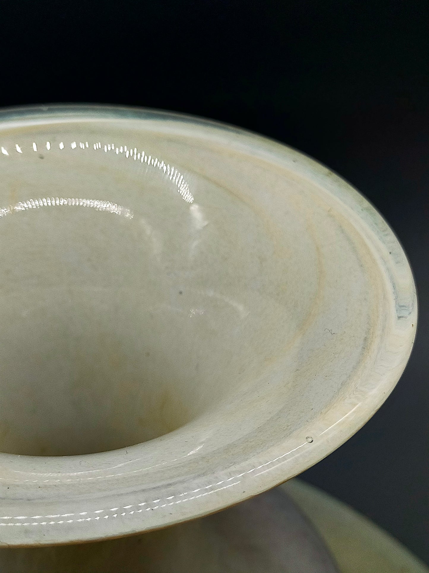 Vintage Opalglas Vase mit Teller – Elegantes Set in Pastelltönen