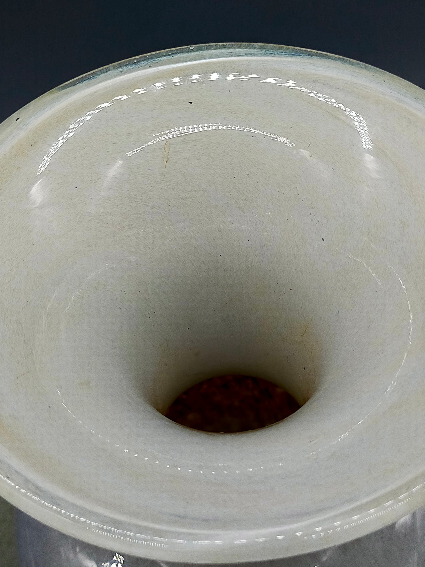 Vintage Opalglas Vase mit Teller – Elegantes Set in Pastelltönen