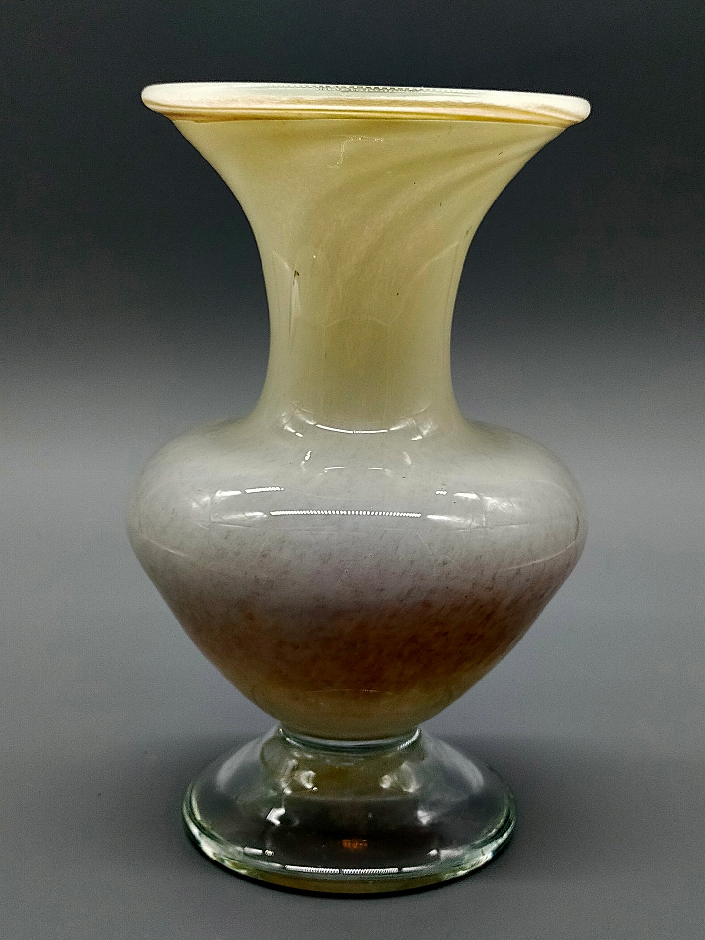 Vintage Opalglas Vase mit Teller – Elegantes Set in Pastelltönen