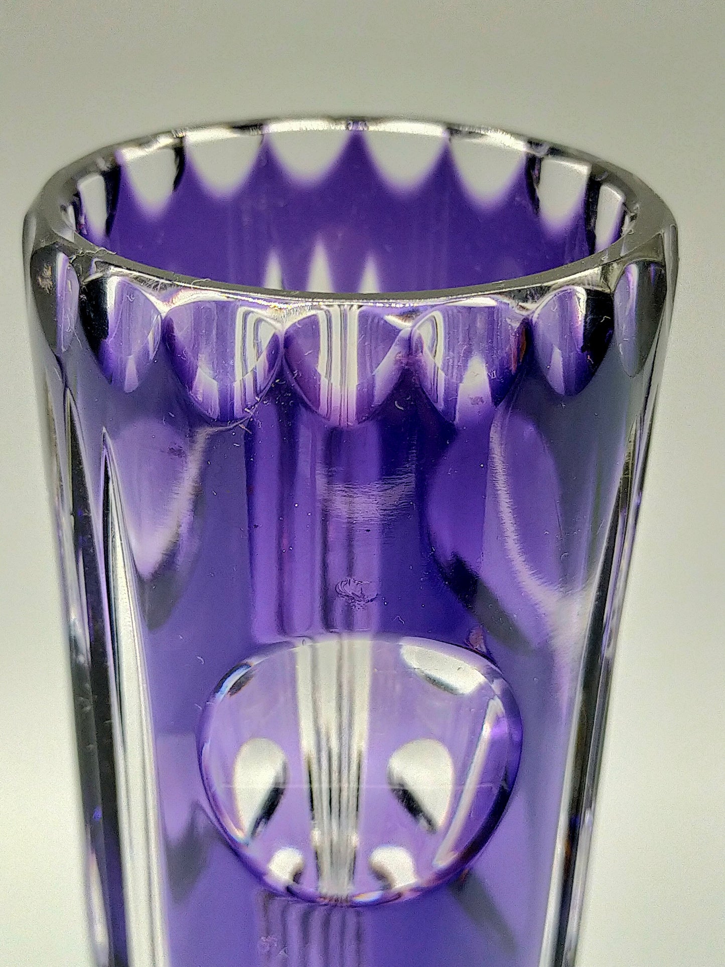 Edle Murano Glas Vase in Violett – Elegante Säulenform