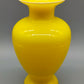 Stilvolle Murano Opalino Vase – Leuchtendes Gelb mit Lattimo-Rand
