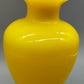 Stilvolle Murano Opalino Vase – Leuchtendes Gelb mit Lattimo-Rand