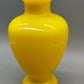 Stilvolle Murano Opalino Vase – Leuchtendes Gelb mit Lattimo-Rand