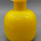 Elegante Opalglas Vase in Sonnengelb Vintage Mid-Century Kunstglas