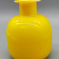 Elegante Opalglas Vase in Sonnengelb Vintage Mid-Century Kunstglas