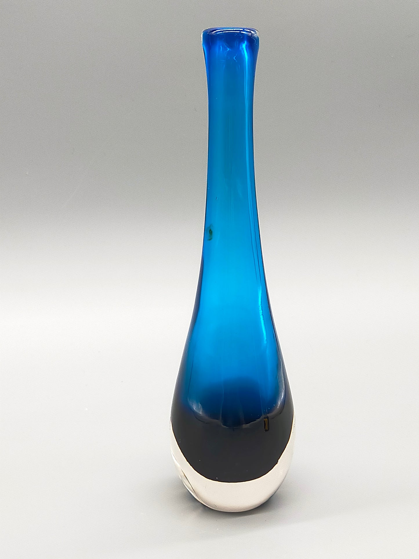 Elegante Murano Glas Vase in Blau Kunstvolles Skandinavisches Design