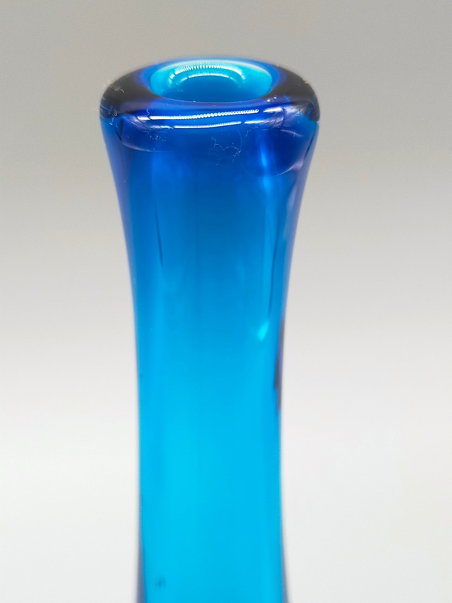 Elegante Murano Glas Vase in Blau Kunstvolles Skandinavisches Design