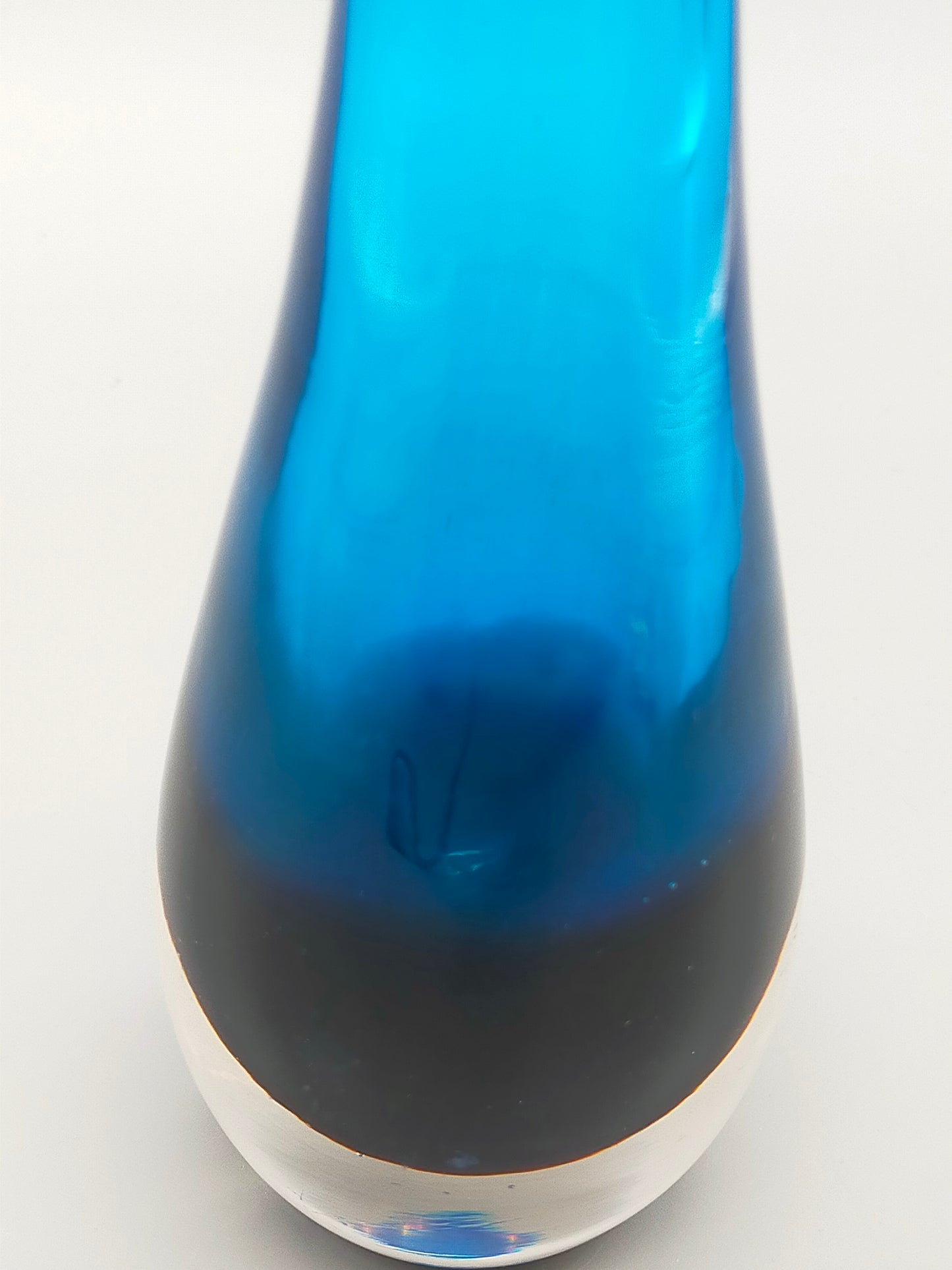 Elegante Murano Glas Vase in Blau Kunstvolles Skandinavisches Design