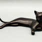 Elegante Bronze Skulptur einer liegenden Katze – Stilvolles Design