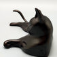 Elegante Bronze Skulptur einer liegenden Katze – Stilvolles Design