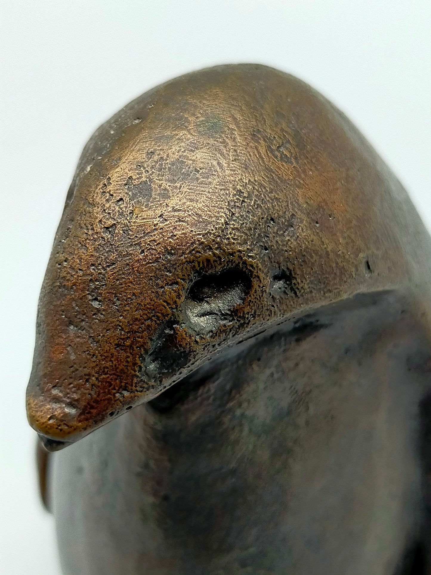 Kunstvolle Bronze Pinguin Figur – Edle Skulptur für Sammler