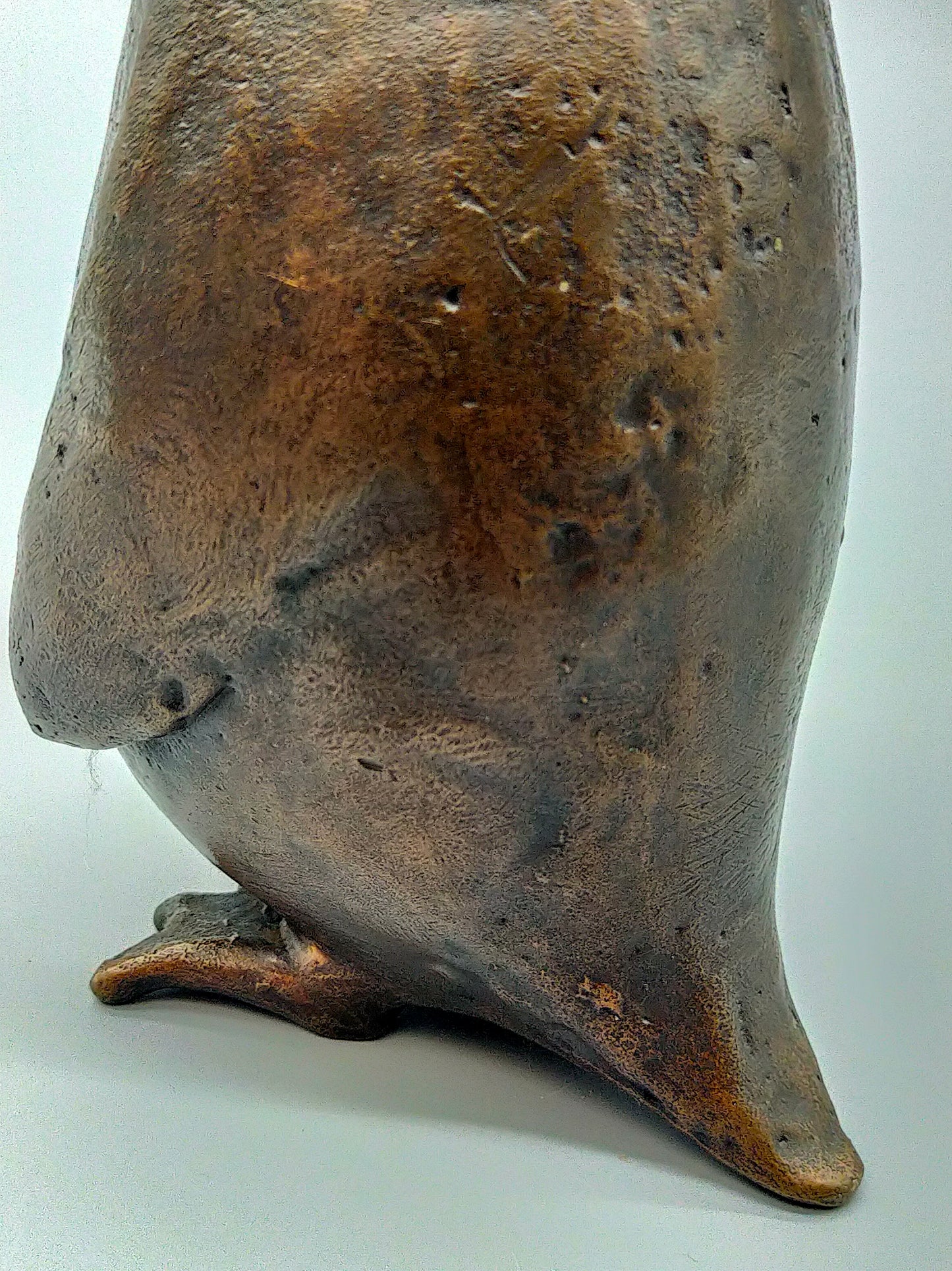 Kunstvolle Bronze Pinguin Figur – Edle Skulptur für Sammler