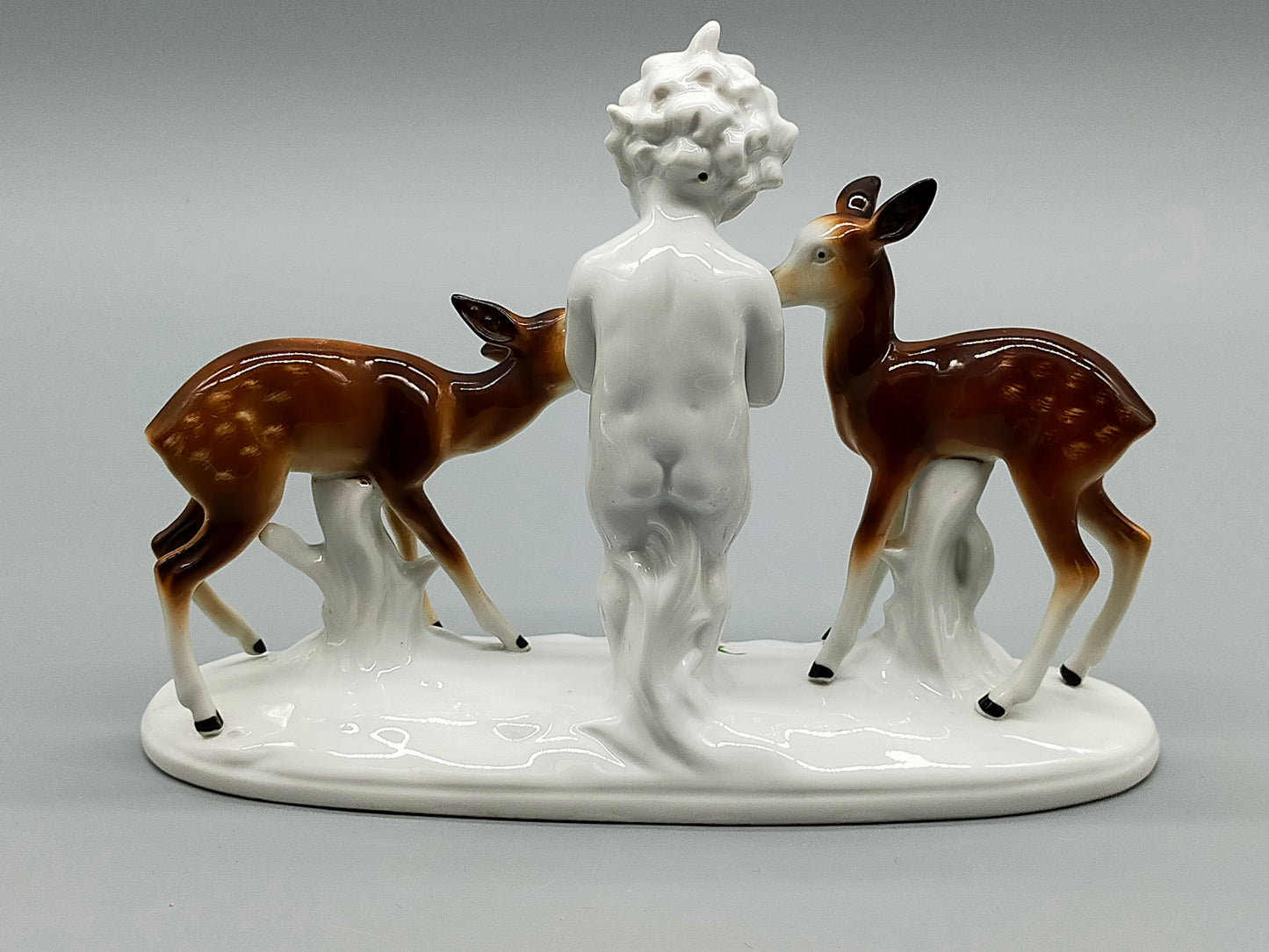 Gräfenthal Porzellan Figur Putto mit zwei Rehen