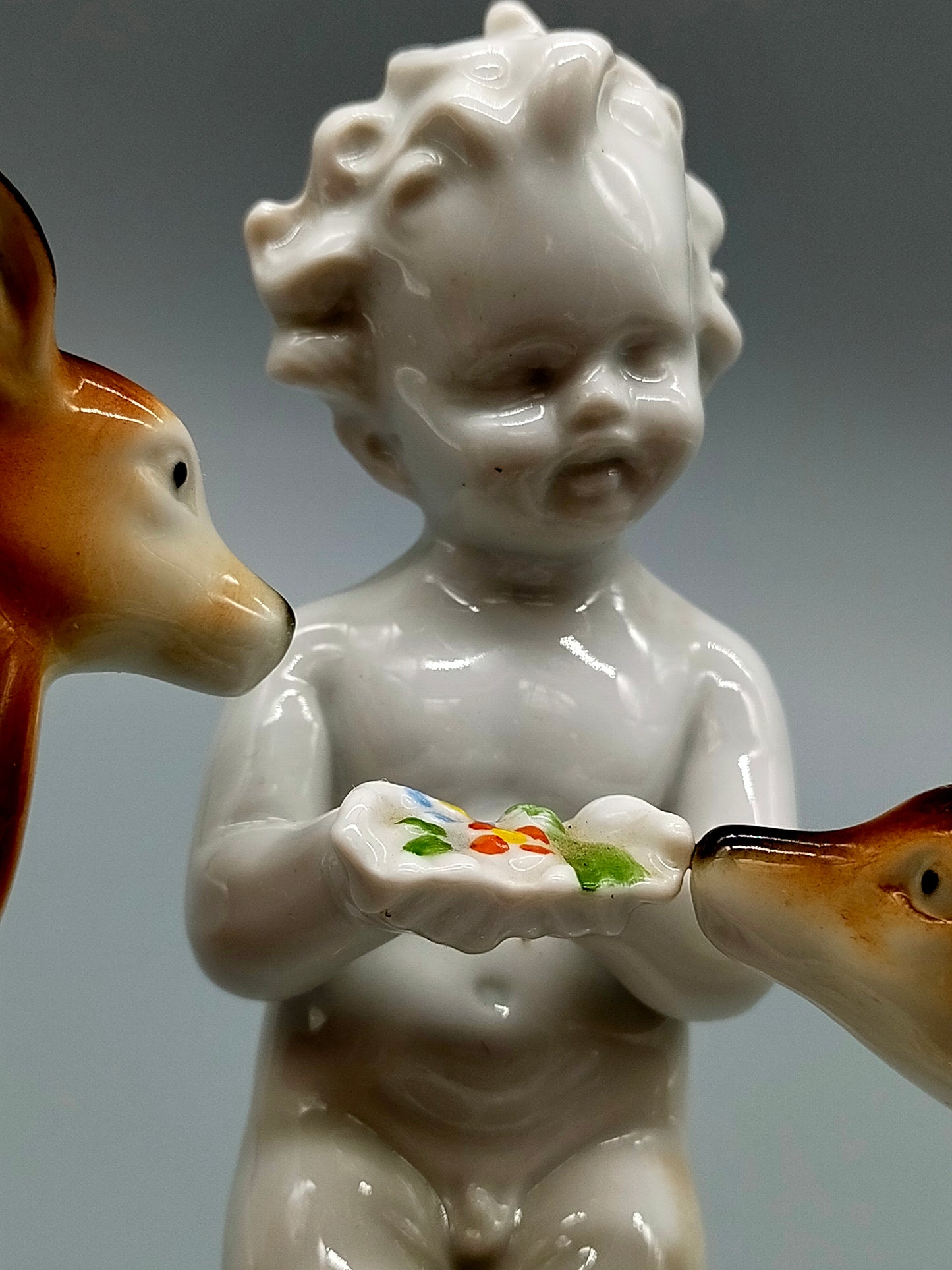 Gräfenthal Porzellan Figur Putto mit zwei Rehen