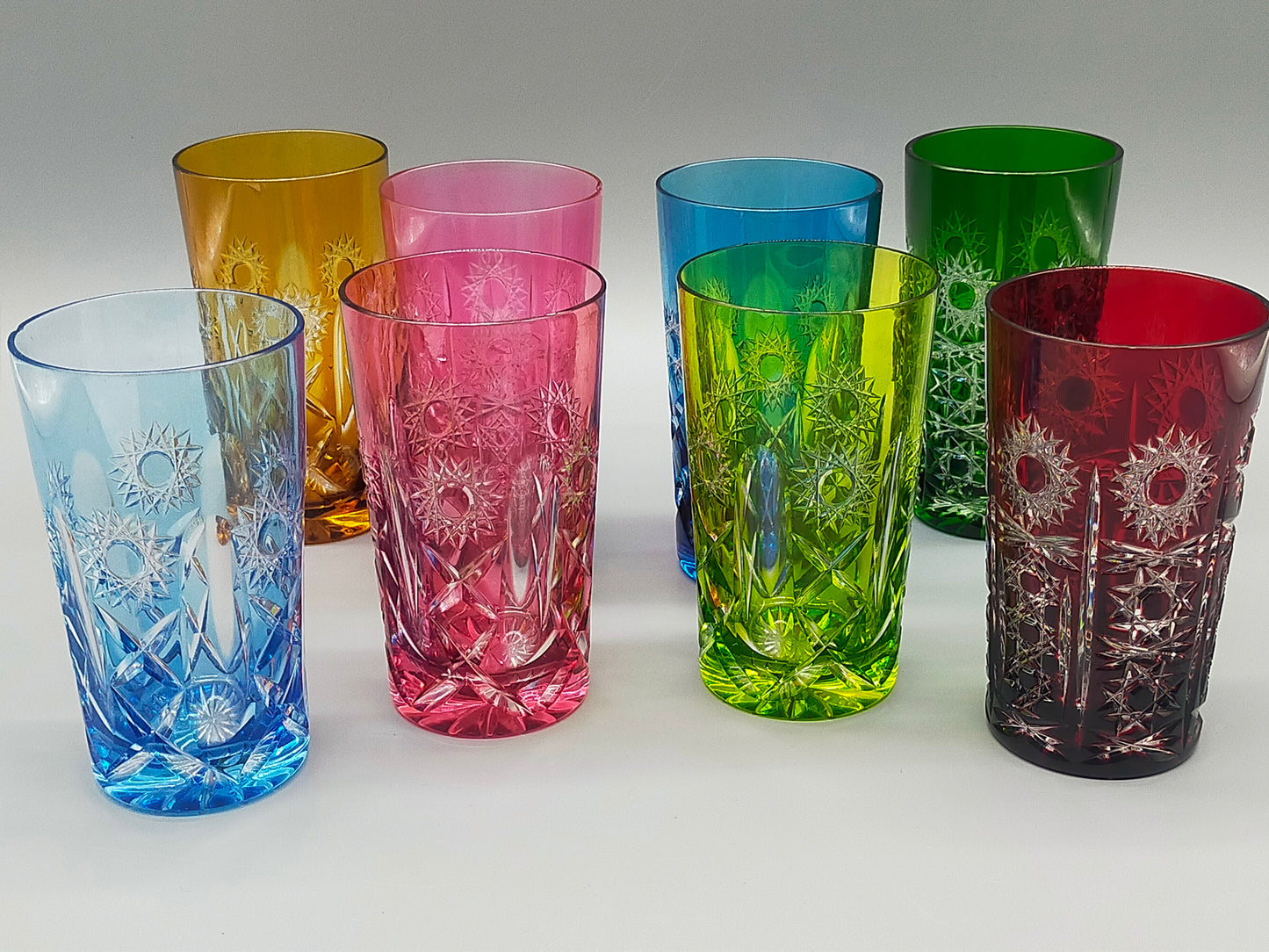 Farbenfrohe Kristall Gläser im Set Buntes Schliffglas Design