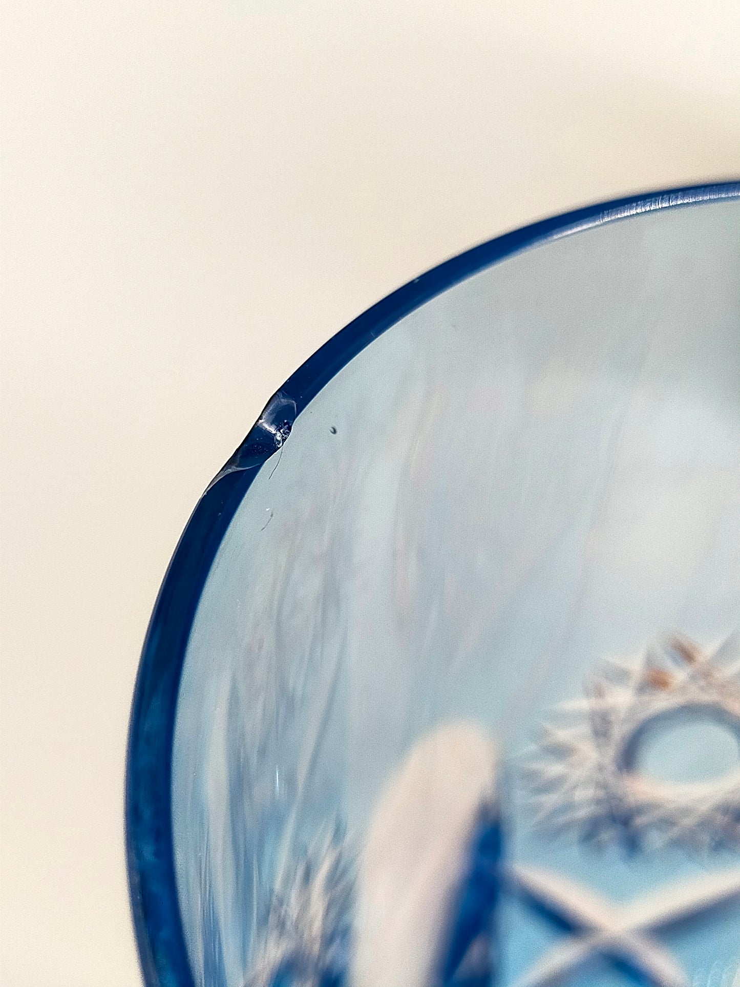 Farbenfrohe Kristall Gläser im Set Buntes Schliffglas Design