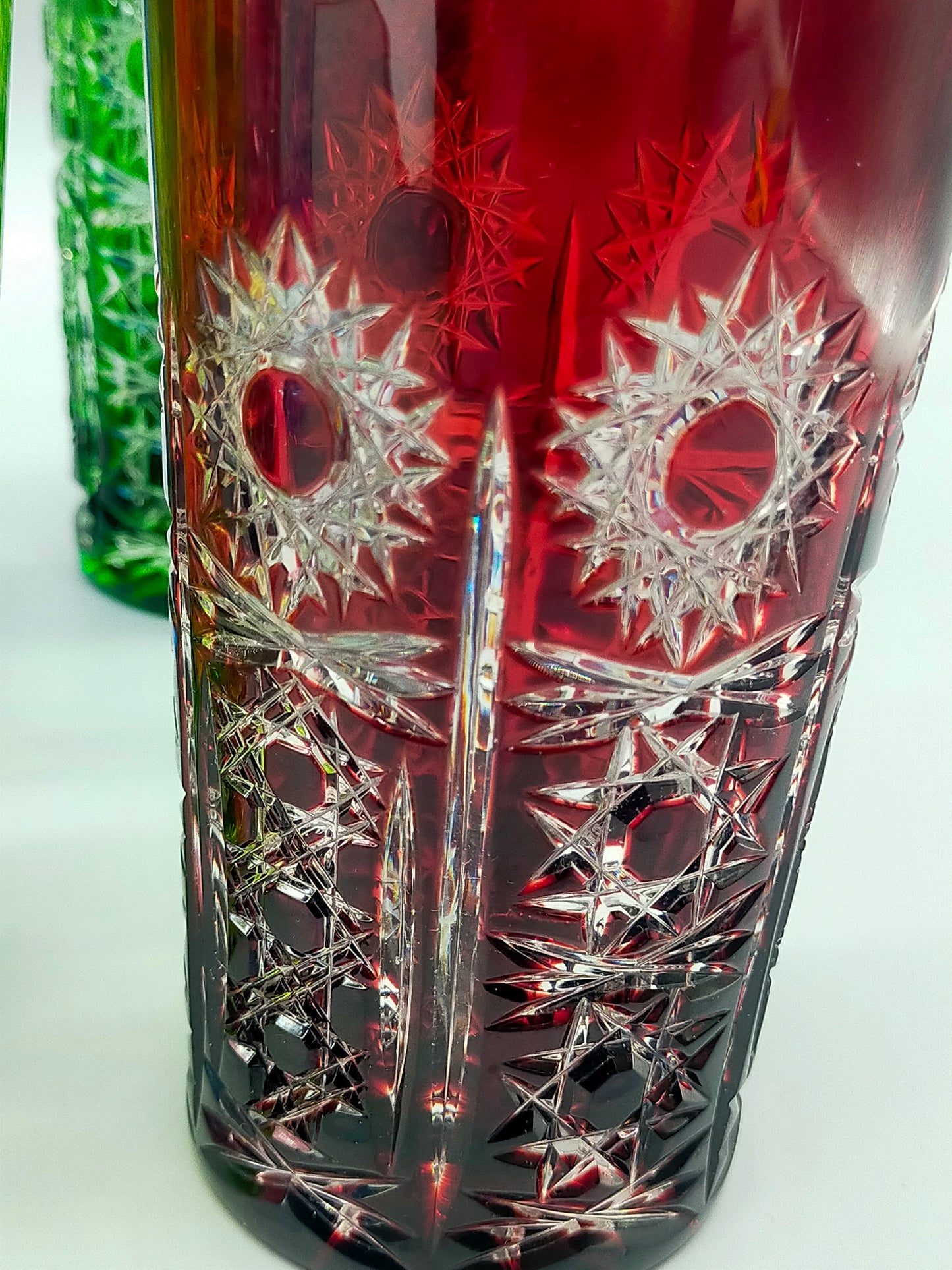 Farbenfrohe Kristall Gläser im Set Buntes Schliffglas Design