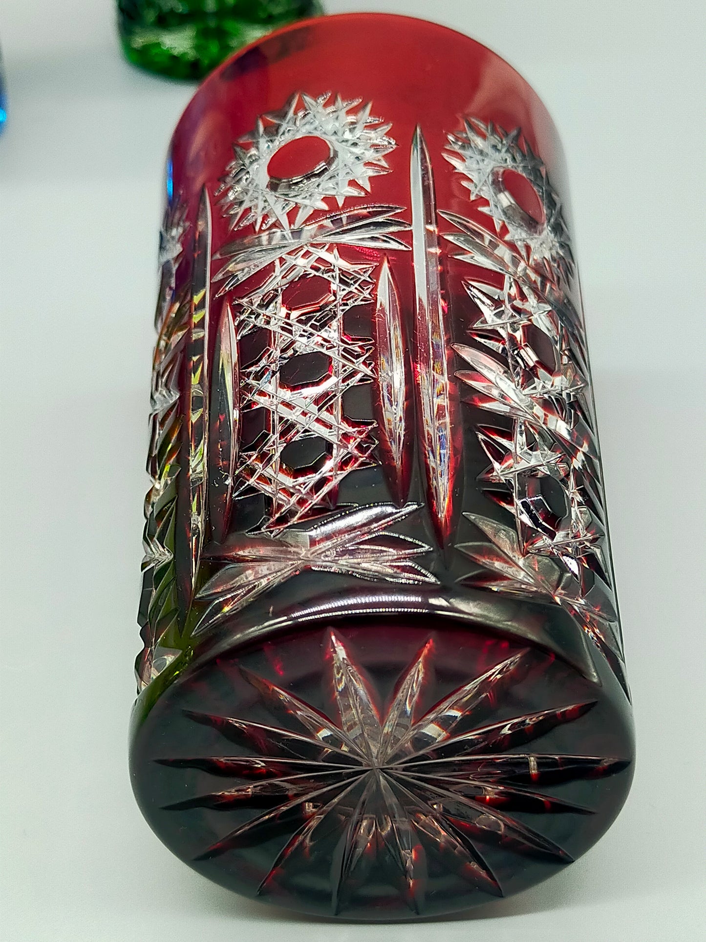 Farbenfrohe Kristall Gläser im Set Buntes Schliffglas Design