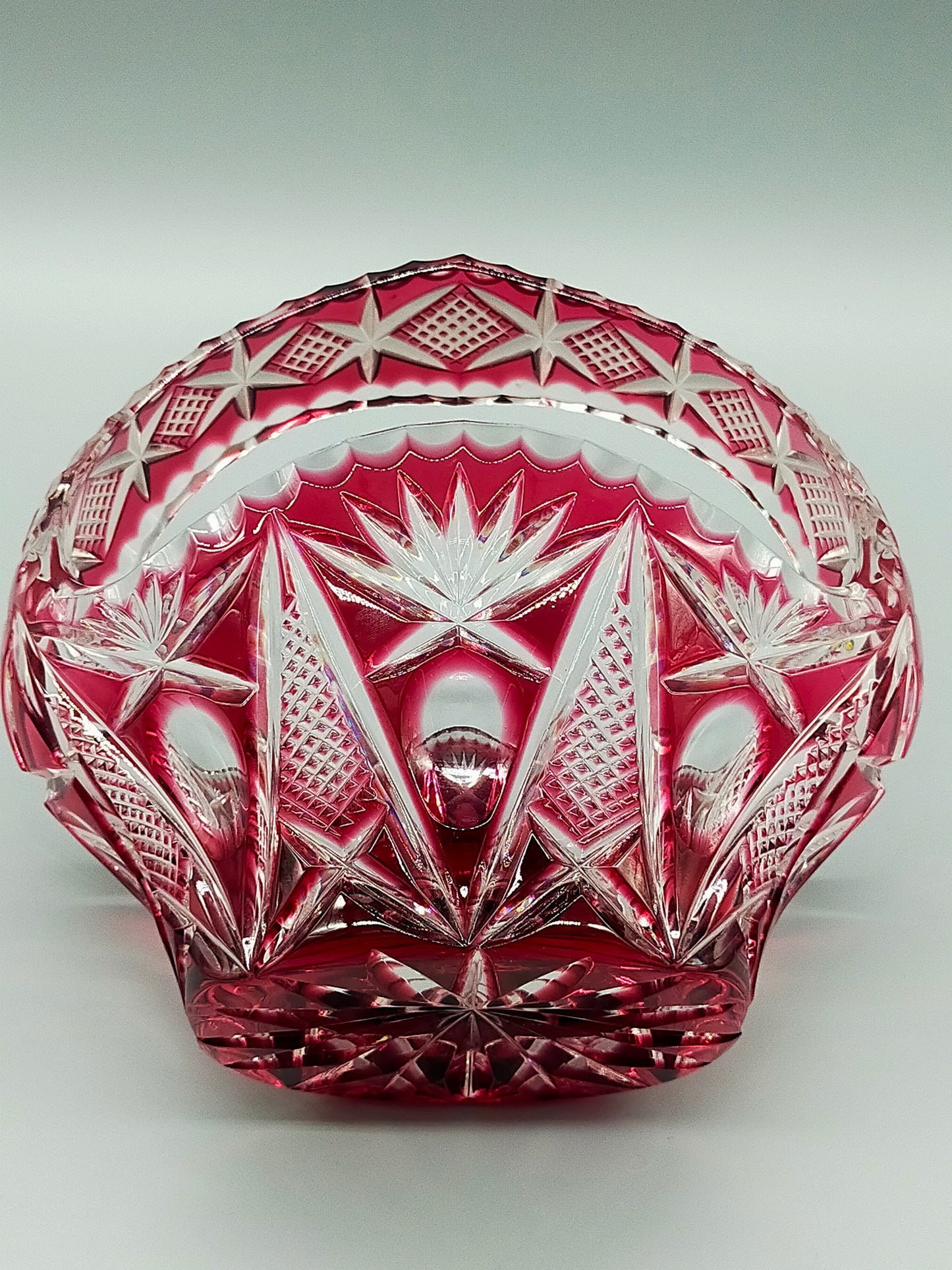 Prunkvoller Kristall Glas Korb in Rubinrot – Edler Schliff im Biedermeier Stil