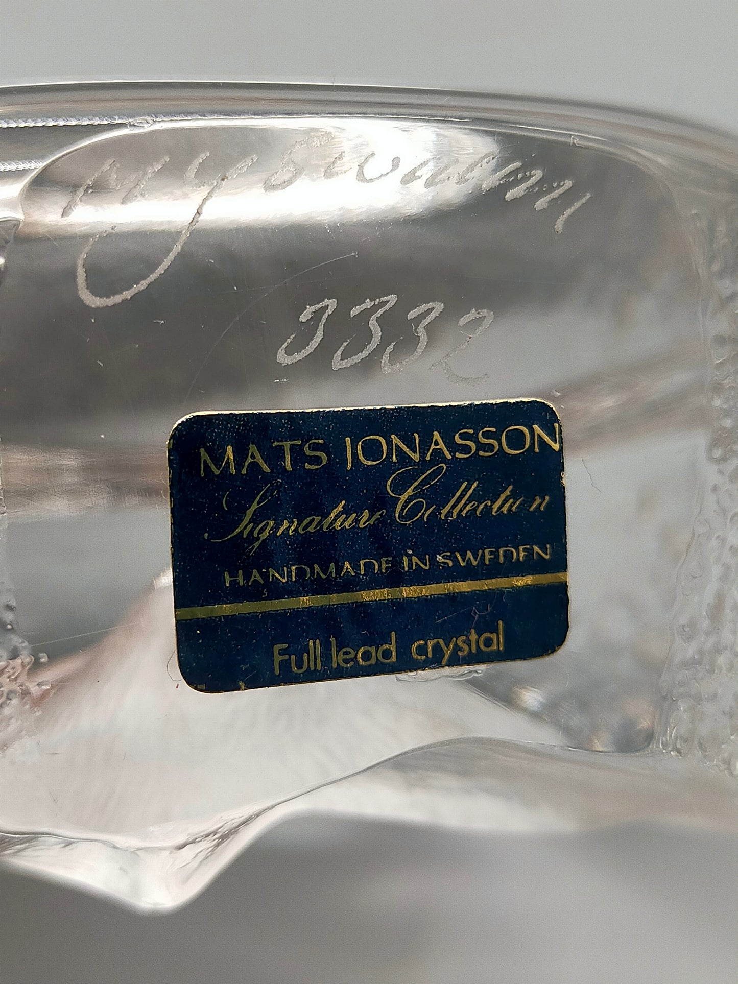 Mats Jonasson Kristall Skulptur – Handgefertigtes Bärenjunges aus Schweden