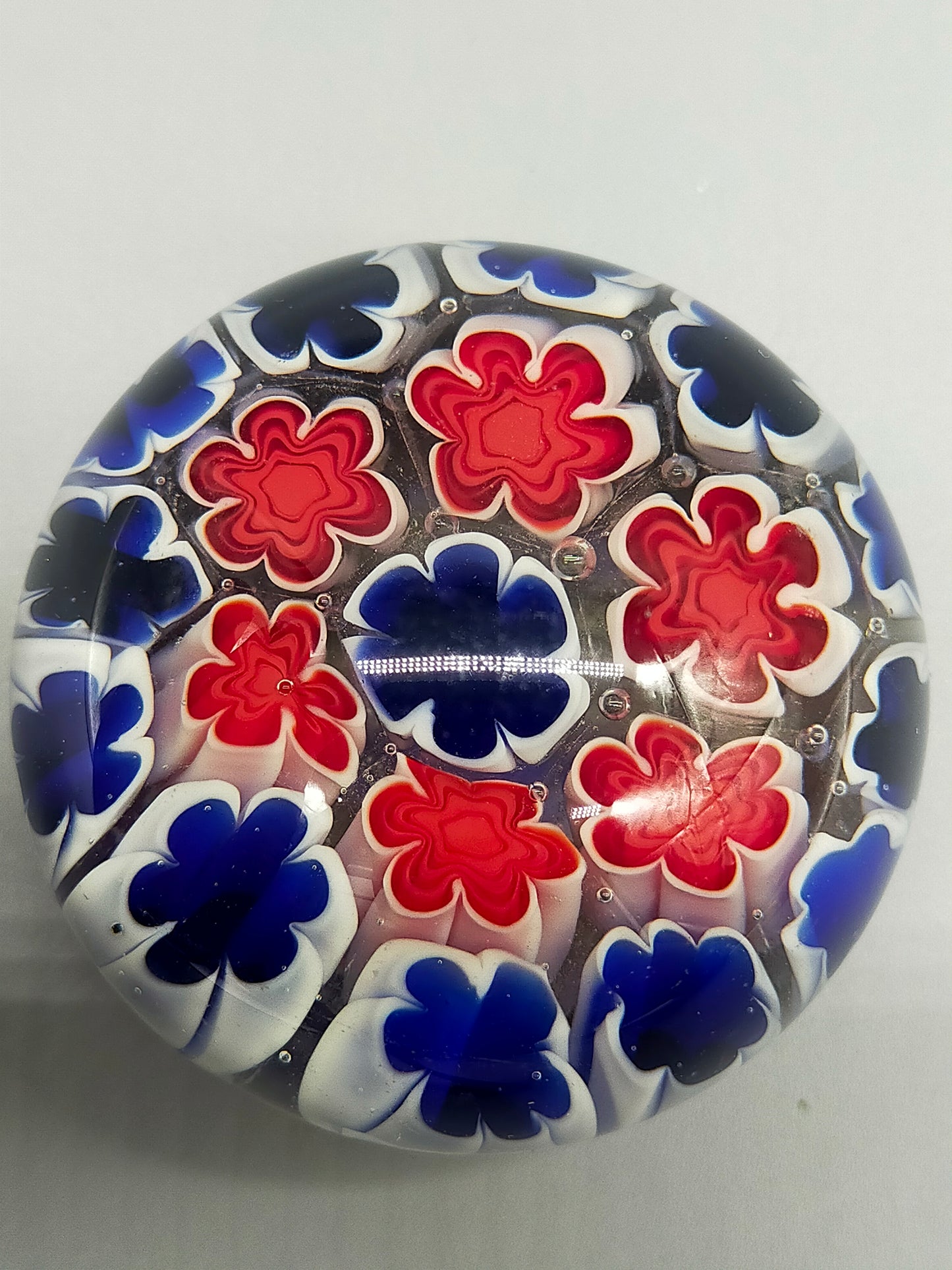 Farbenfroher Millefiori Briefbeschwerer Kunstvolles Glasobjekt