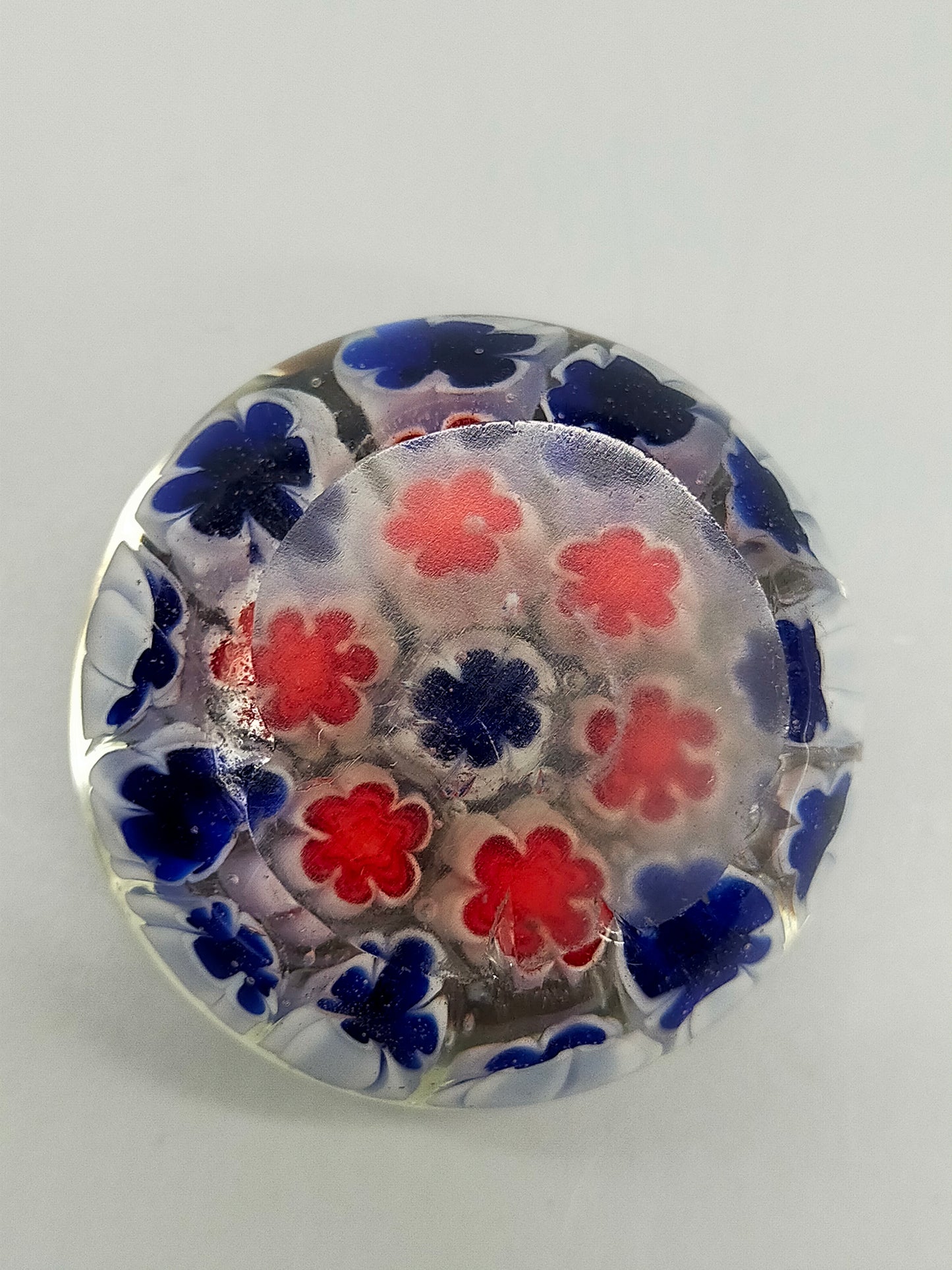 Farbenfroher Millefiori Briefbeschwerer Kunstvolles Glasobjekt