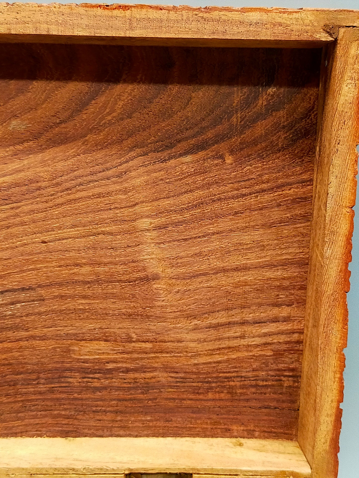 Handgeschnitzte Holz Box aus Indien Schatulle mit Blumen Dekor