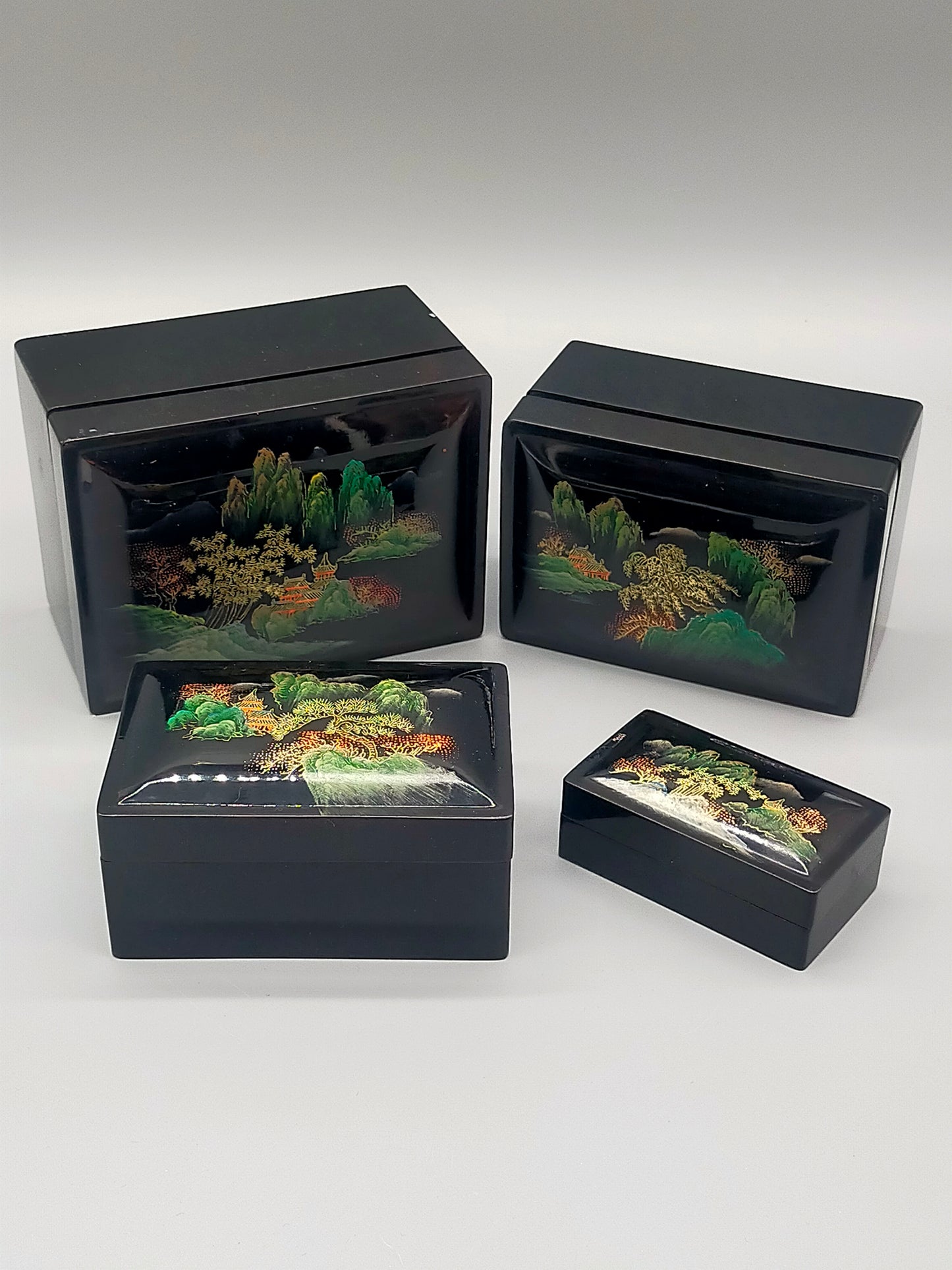 Asiatisches Lackdosen Set (4-teilig) Elegante Stapelboxen mit Landschaft
