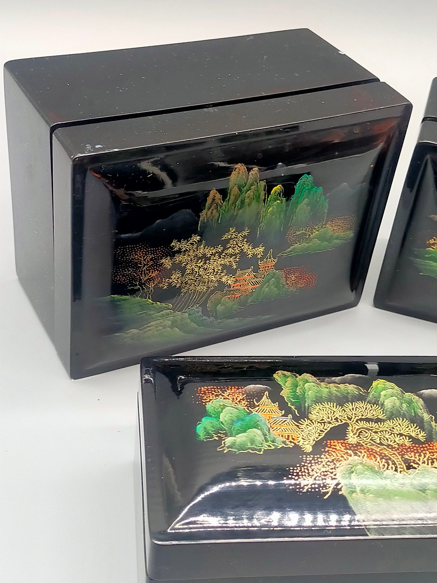 Asiatisches Lackdosen Set (4-teilig) Elegante Stapelboxen mit Landschaft