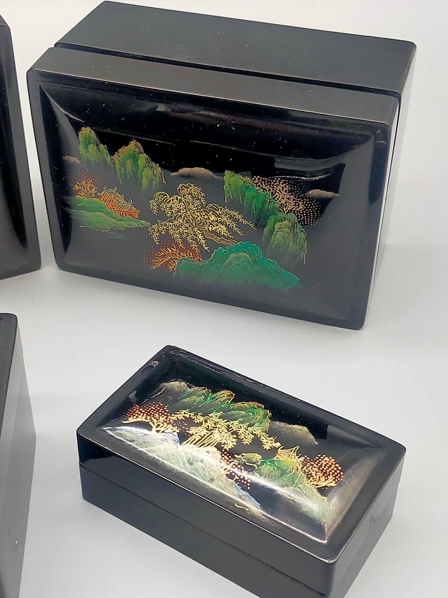 Asiatisches Lackdosen Set (4-teilig) Elegante Stapelboxen mit Landschaft