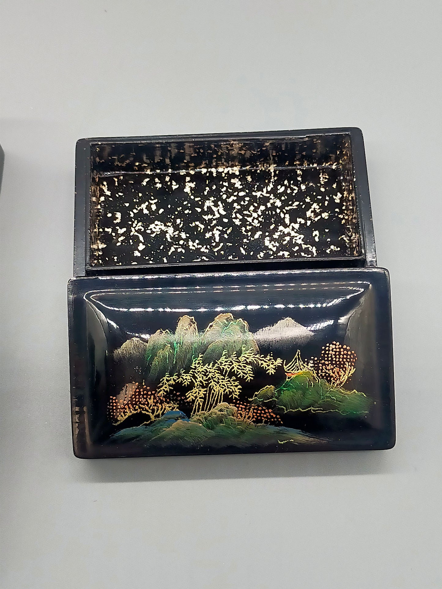 Asiatisches Lackdosen Set (4-teilig) Elegante Stapelboxen mit Landschaft