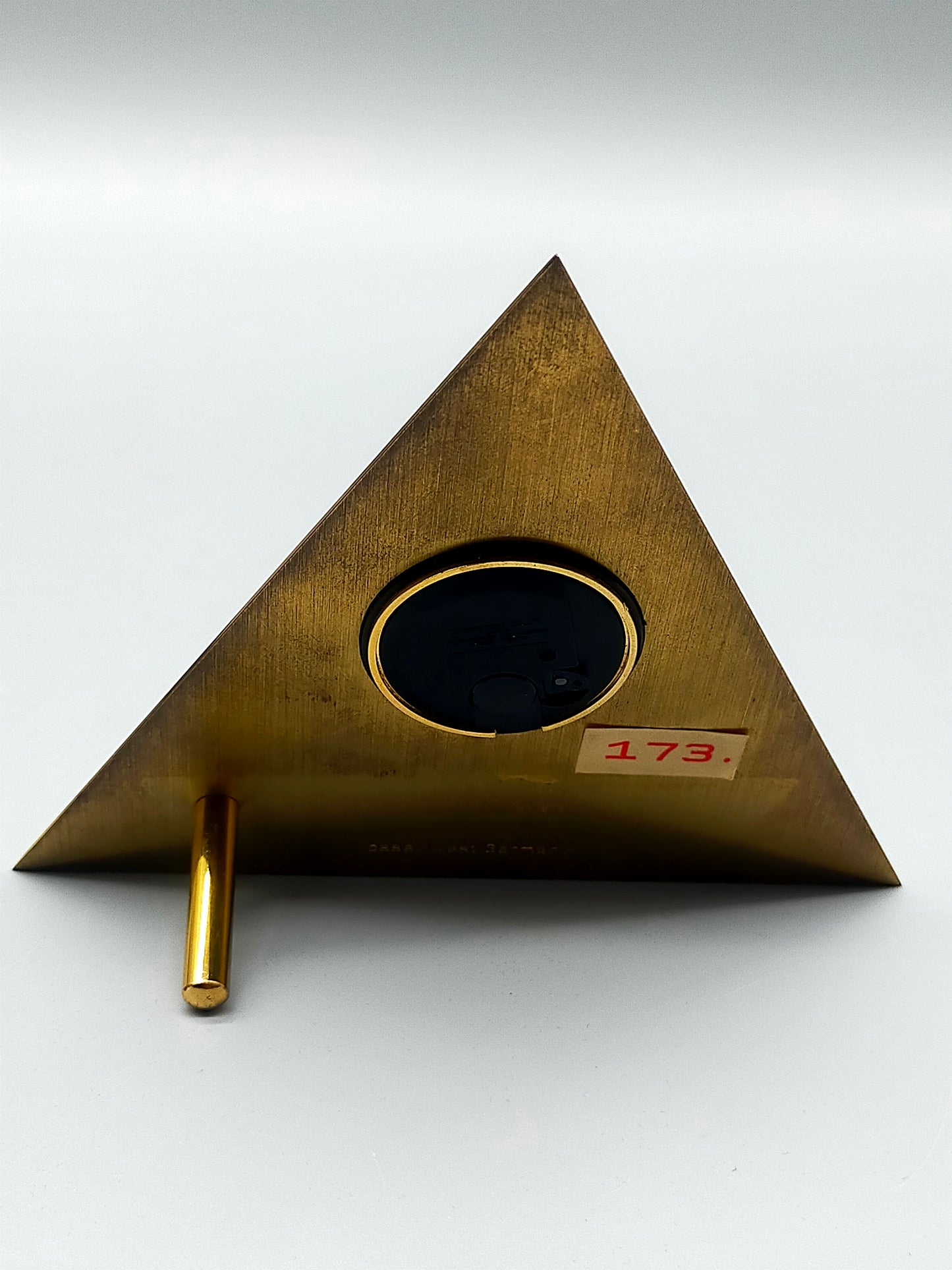 Exklusive Weiss Tisch Uhr aus Messing Dreieckiges Vintage Design