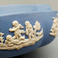 Klassische Wedgwood Jasperware Dose – Blaues Porzellan mit Relief