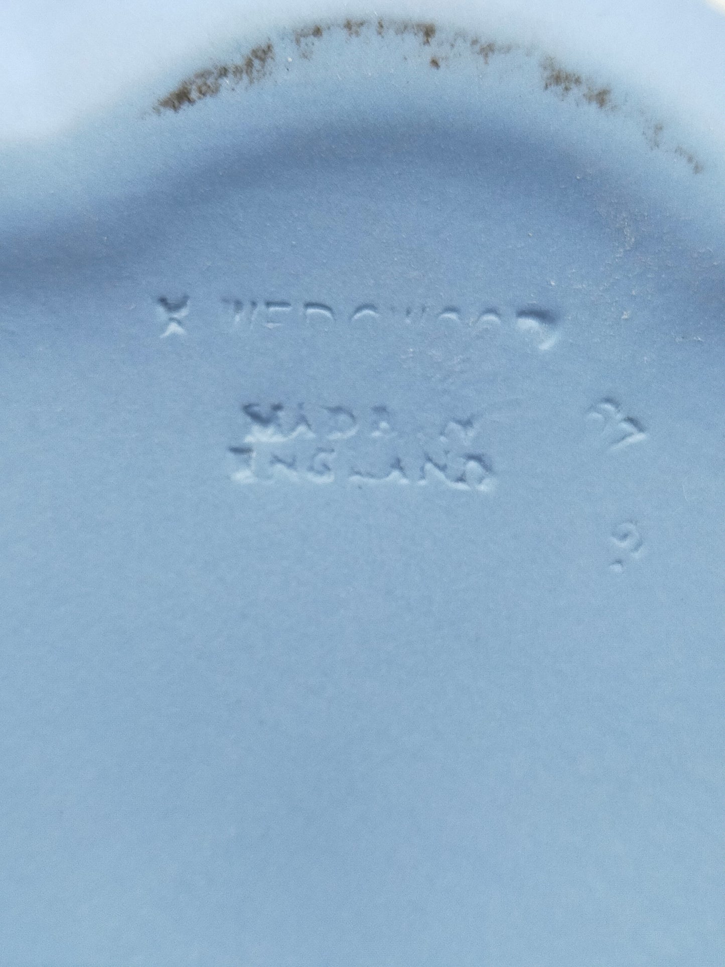 Klassische Wedgwood Jasperware Dose – Blaues Porzellan mit Relief