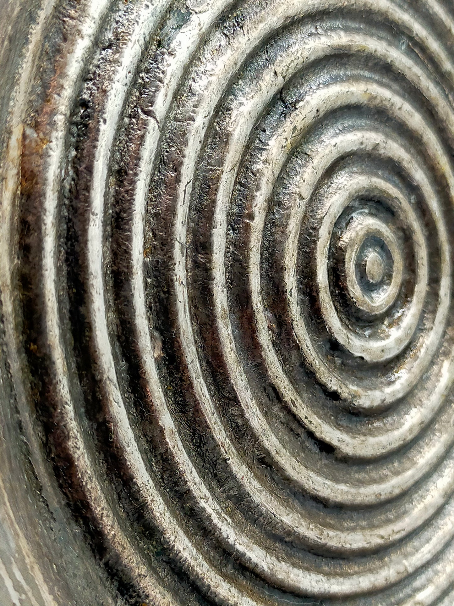 Edle Valenti Deko Schale Versilbert Rundes Design mit Rillenstruktur
