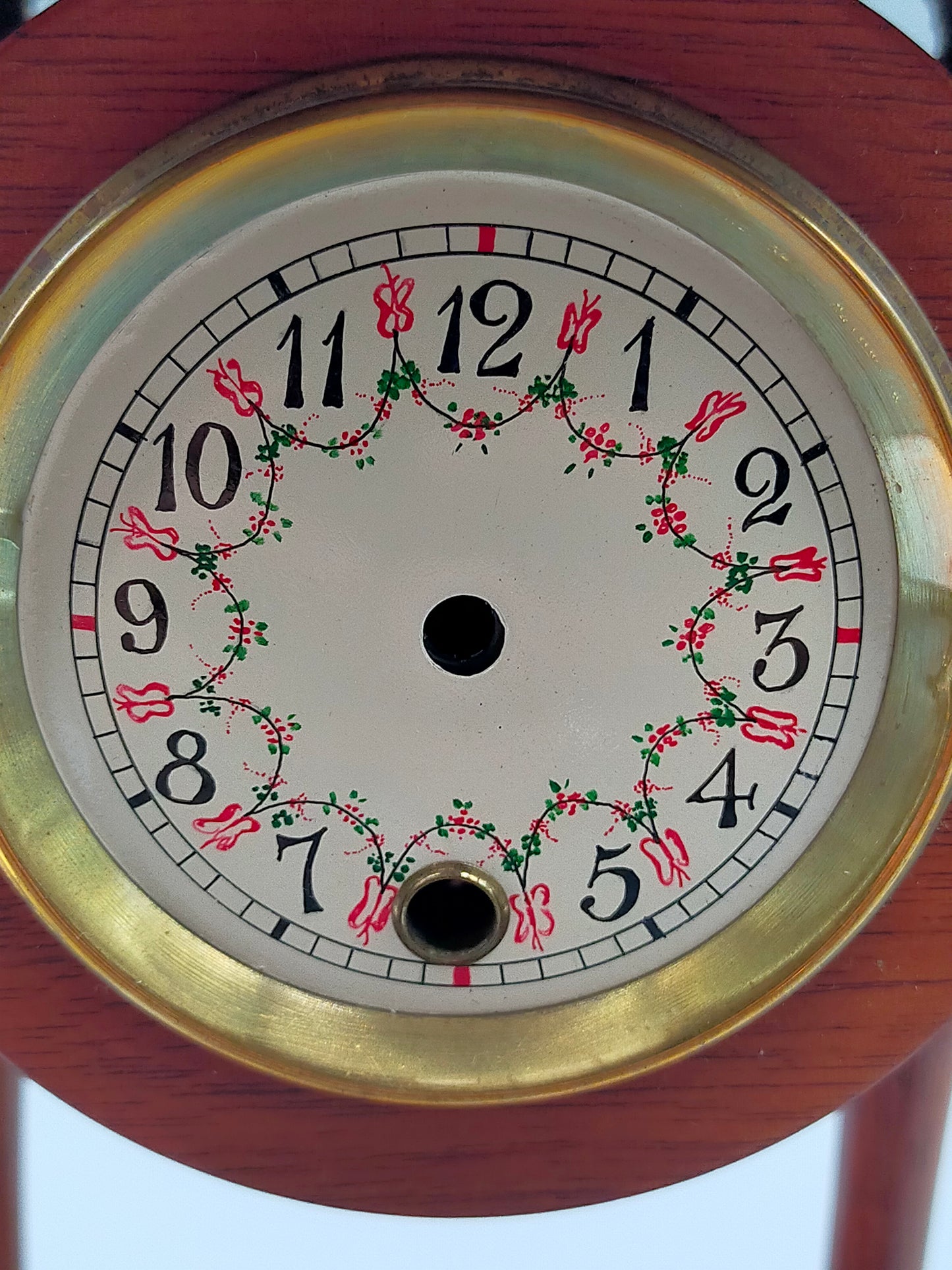Klassische Antik-Stil Tisch Uhr – Elegantes Holzgehäuse mit Säulen