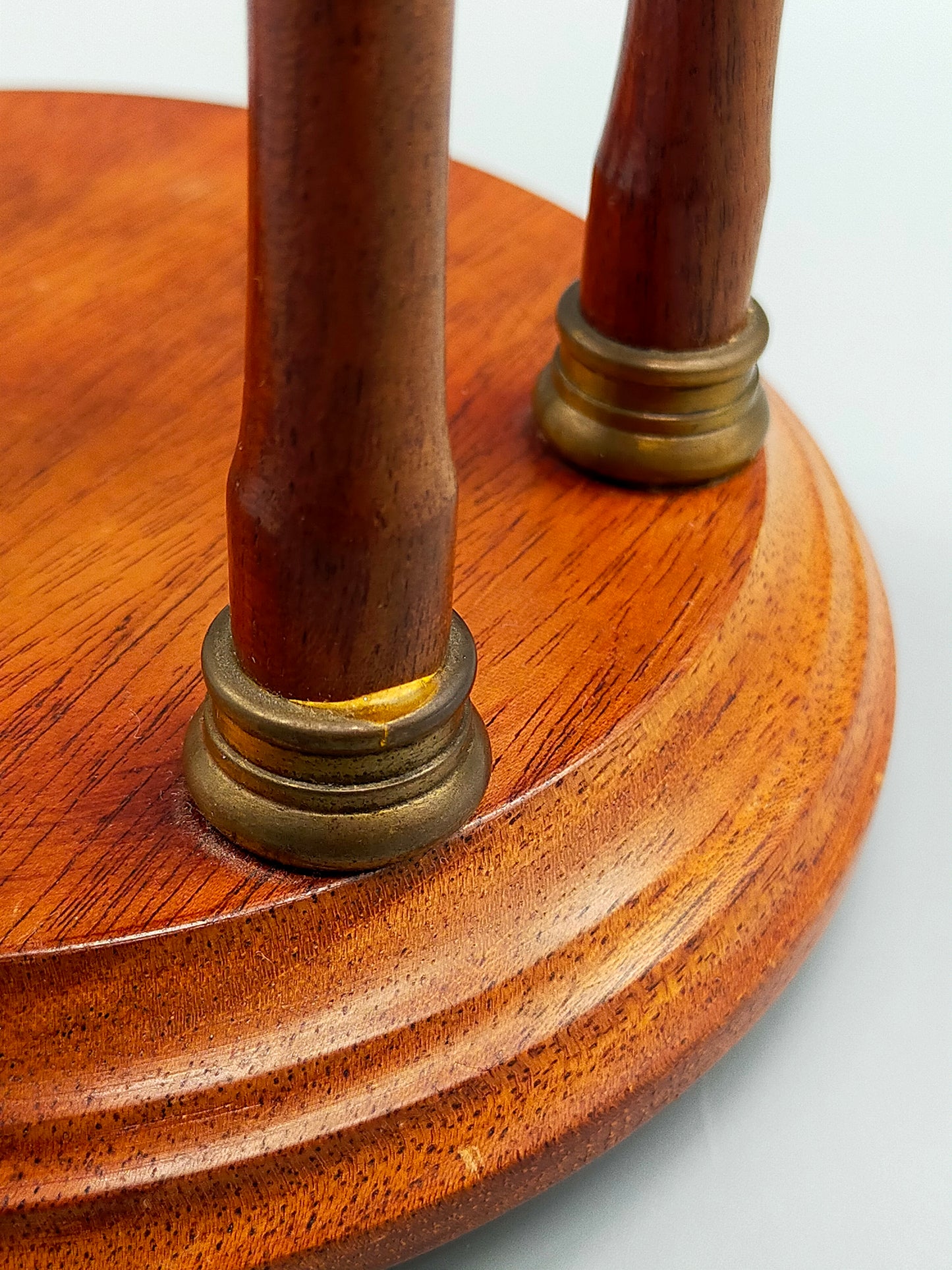 Klassische Antik-Stil Tisch Uhr – Elegantes Holzgehäuse mit Säulen