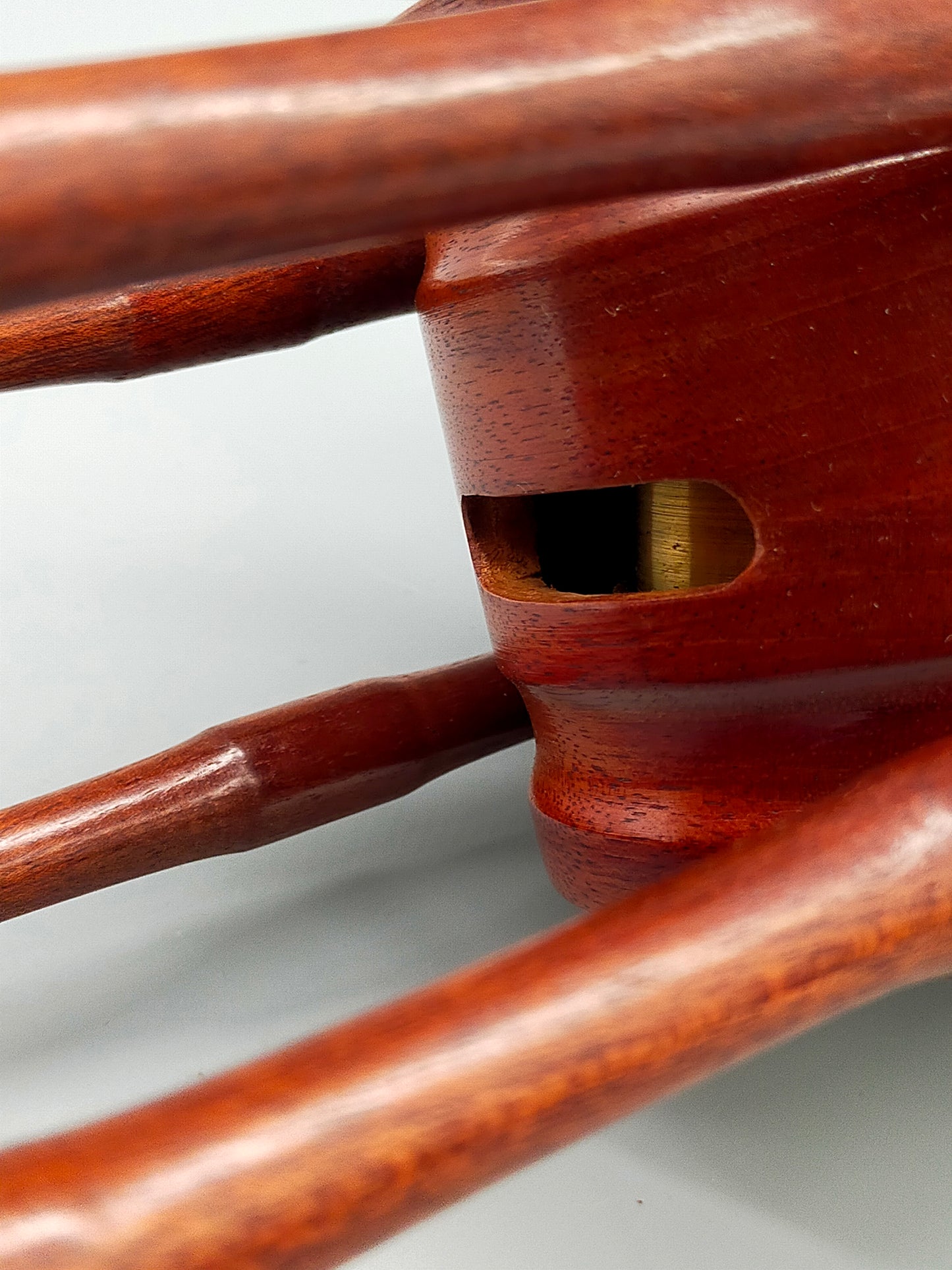 Klassische Antik-Stil Tisch Uhr – Elegantes Holzgehäuse mit Säulen