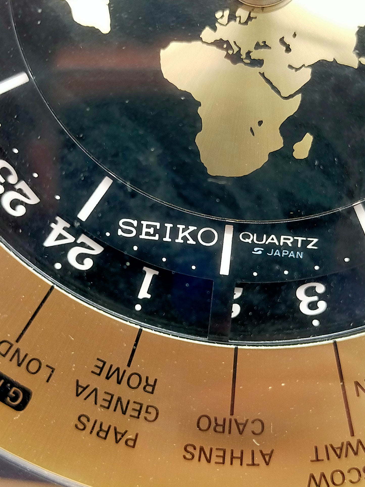 Vintage  1984 Seiko Weltzeit Tisch Uhr Elegantes Messing Design mit Weltkarte