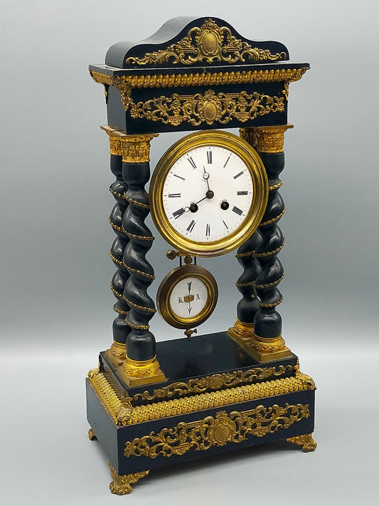 Antike Portaluhr Napoleon – Prunkvolle Säulen Uhr aus Frankreich