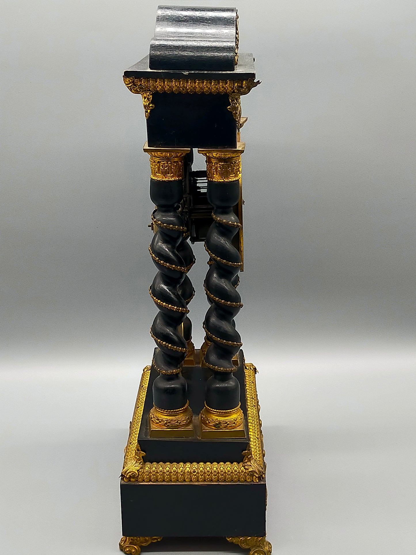 Antike Portaluhr Napoleon – Prunkvolle Säulen Uhr aus Frankreich