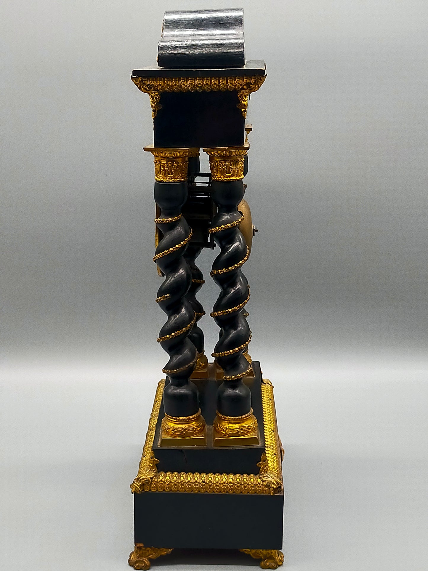 Antike Portaluhr Napoleon – Prunkvolle Säulen Uhr aus Frankreich