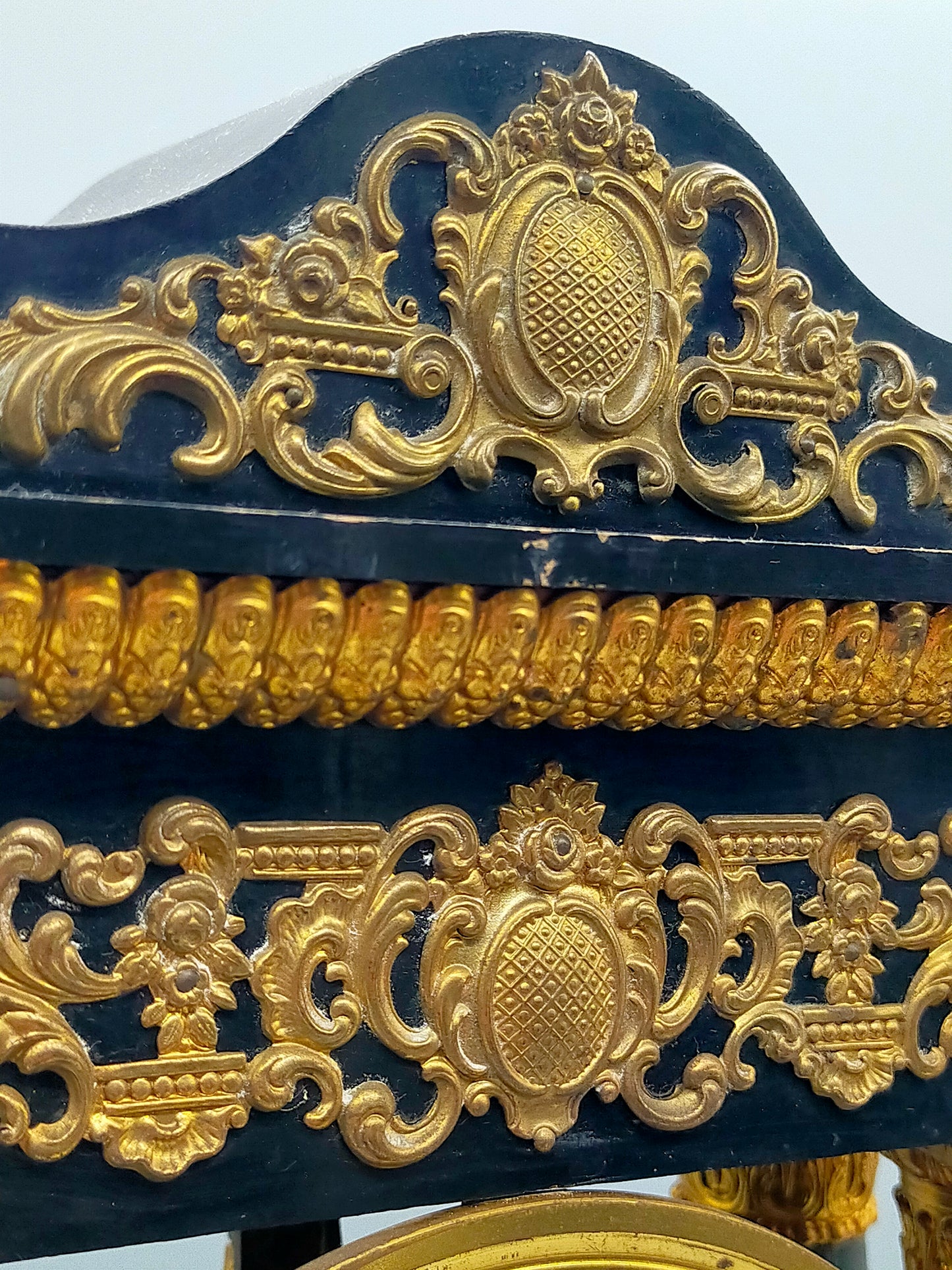 Antike Portaluhr Napoleon – Prunkvolle Säulen Uhr aus Frankreich